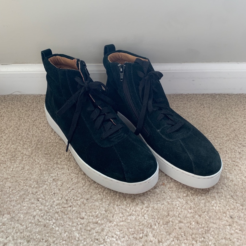 Black zip up sneakers